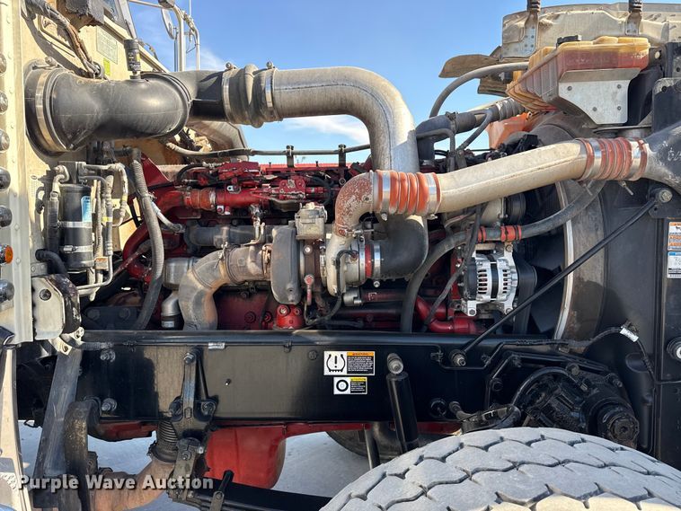 image for item DQ4337 2018 Peterbilt 389 semi truck