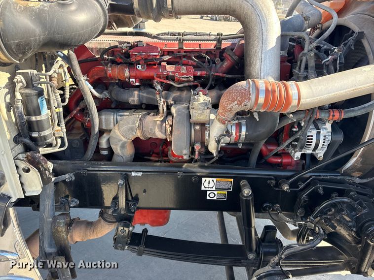 image for item DQ4337 2018 Peterbilt 389 semi truck