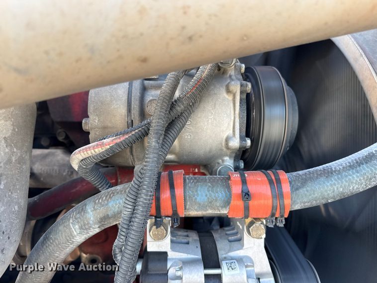 image for item DQ4337 2018 Peterbilt 389 semi truck