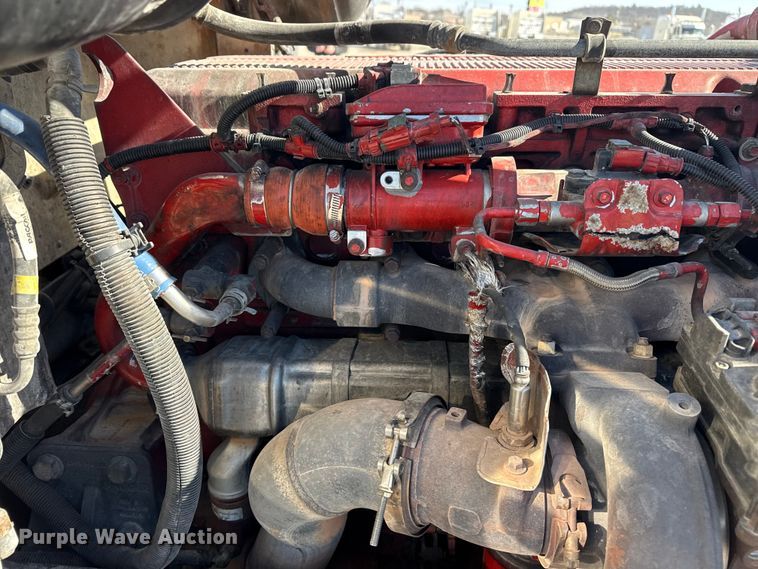 image for item DQ4337 2018 Peterbilt 389 semi truck