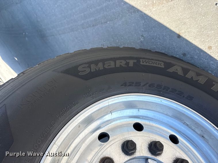 image for item DQ4337 2018 Peterbilt 389 semi truck