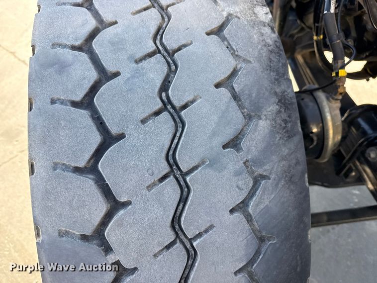 image for item DQ4337 2018 Peterbilt 389 semi truck