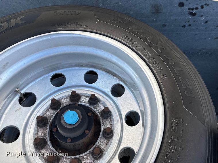 image for item DQ4337 2018 Peterbilt 389 semi truck