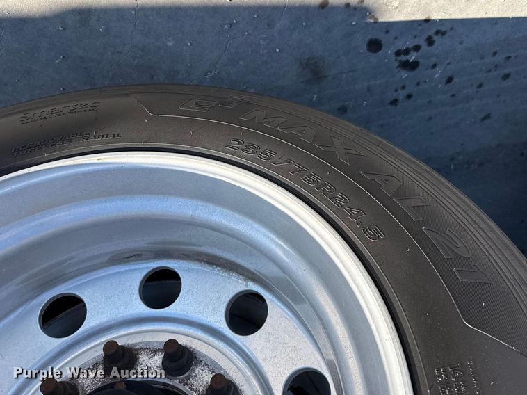 image for item DQ4337 2018 Peterbilt 389 semi truck