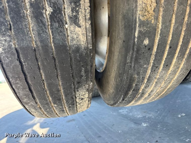 image for item DQ4337 2018 Peterbilt 389 semi truck