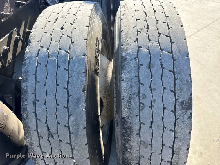 image for item DQ4337 2018 Peterbilt 389 semi truck