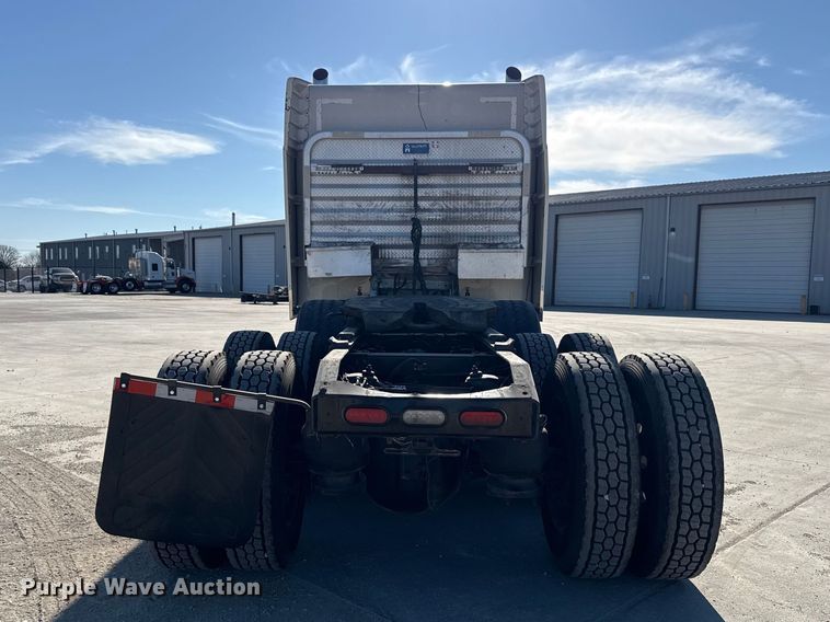 image for item DQ4338 2019 Peterbilt 389 semi truck