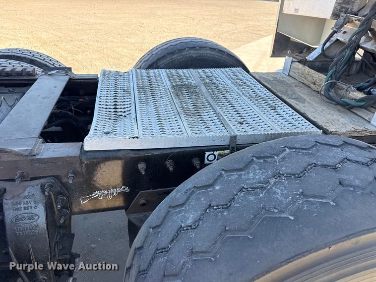 image for item DQ4338 2019 Peterbilt 389 semi truck