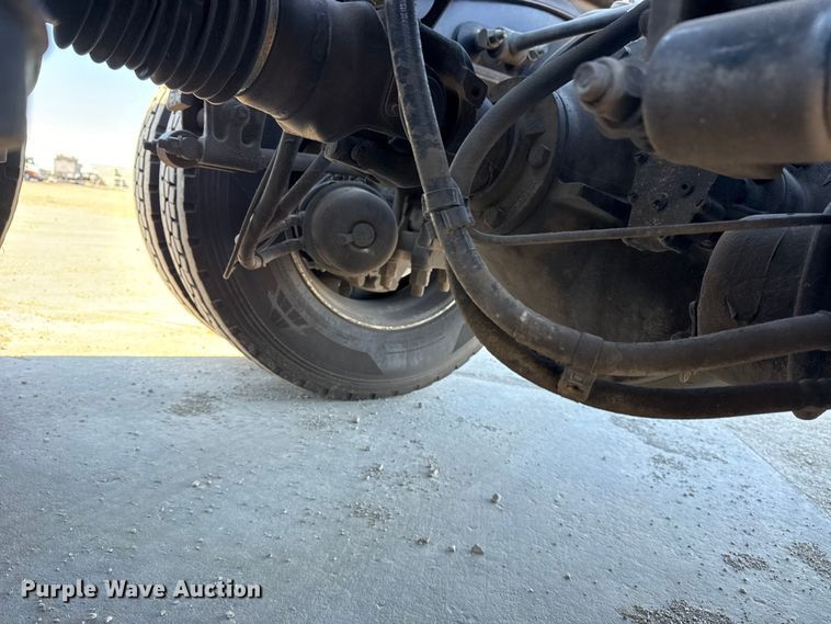 image for item DQ4338 2019 Peterbilt 389 semi truck