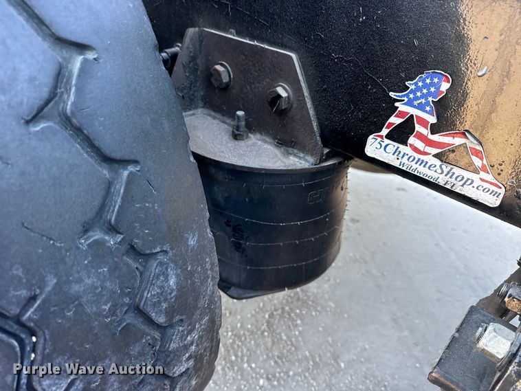 image for item DQ4338 2019 Peterbilt 389 semi truck