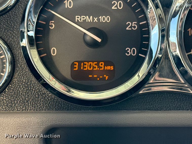 image for item DQ4338 2019 Peterbilt 389 semi truck