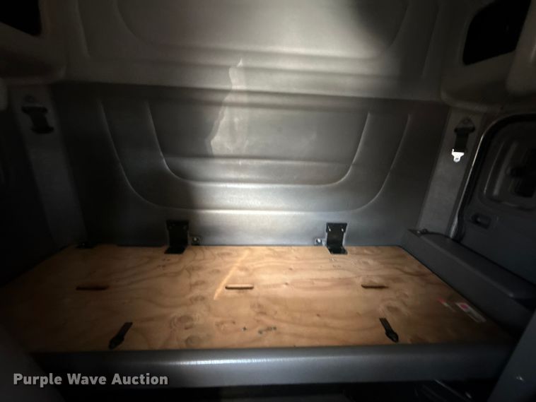 image for item DQ4338 2019 Peterbilt 389 semi truck