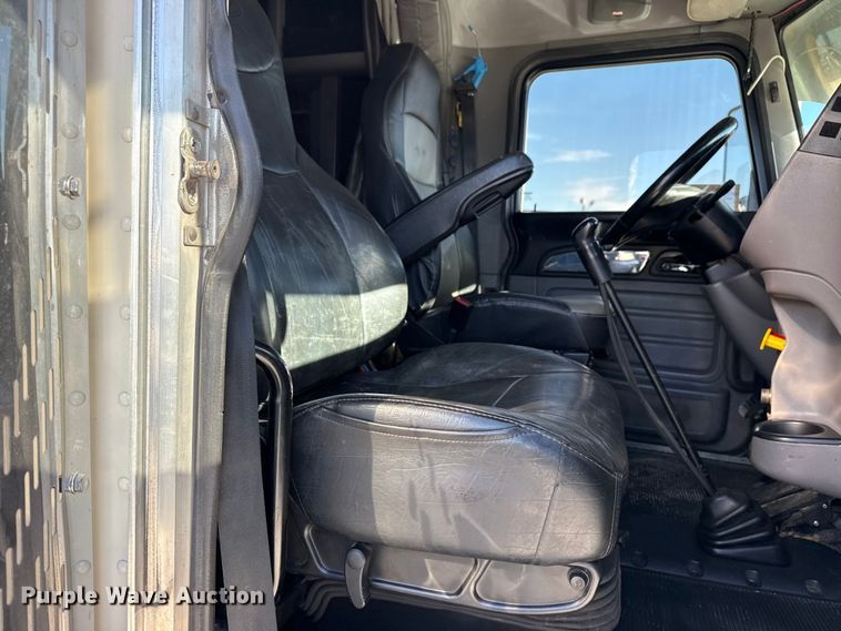 image for item DQ4338 2019 Peterbilt 389 semi truck