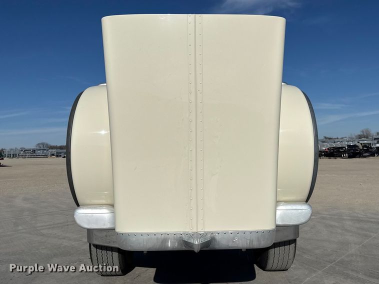 image for item DQ4338 2019 Peterbilt 389 semi truck