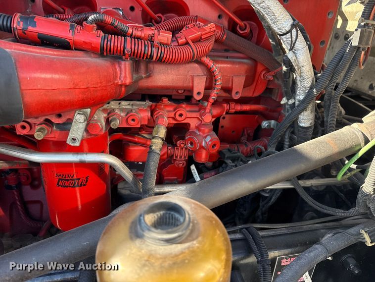 image for item DQ4338 2019 Peterbilt 389 semi truck