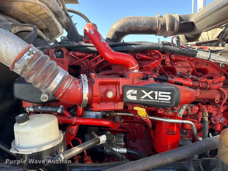 image for item DQ4338 2019 Peterbilt 389 semi truck