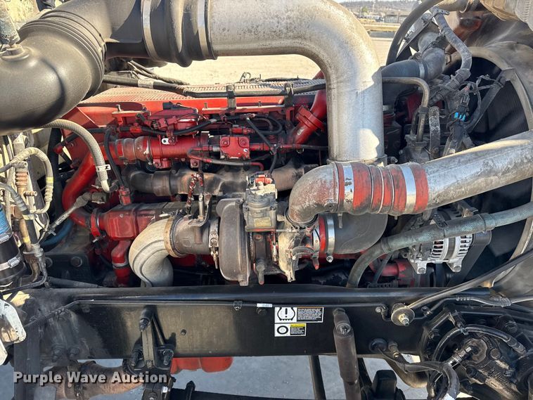 image for item DQ4338 2019 Peterbilt 389 semi truck