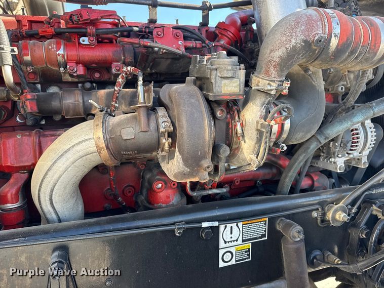 image for item DQ4338 2019 Peterbilt 389 semi truck