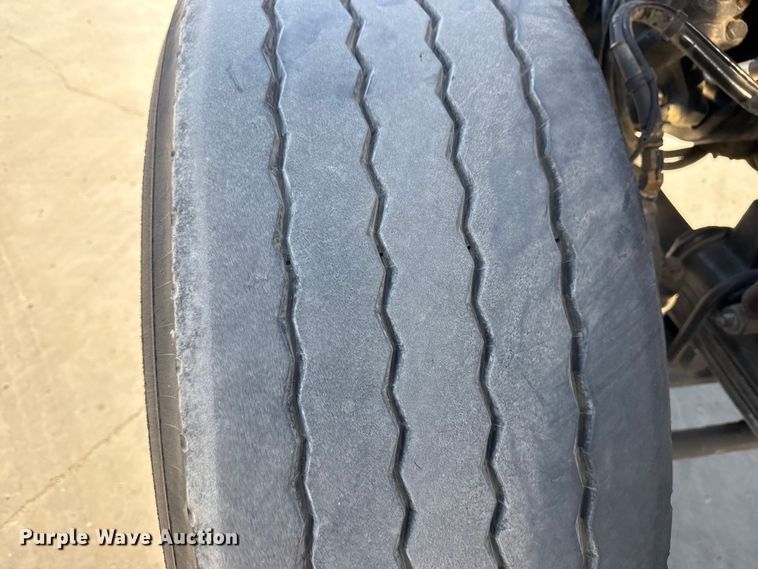 image for item DQ4338 2019 Peterbilt 389 semi truck