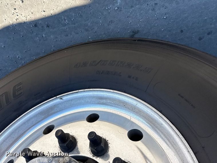 image for item DQ4338 2019 Peterbilt 389 semi truck