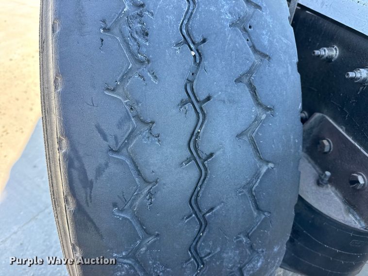 image for item DQ4338 2019 Peterbilt 389 semi truck