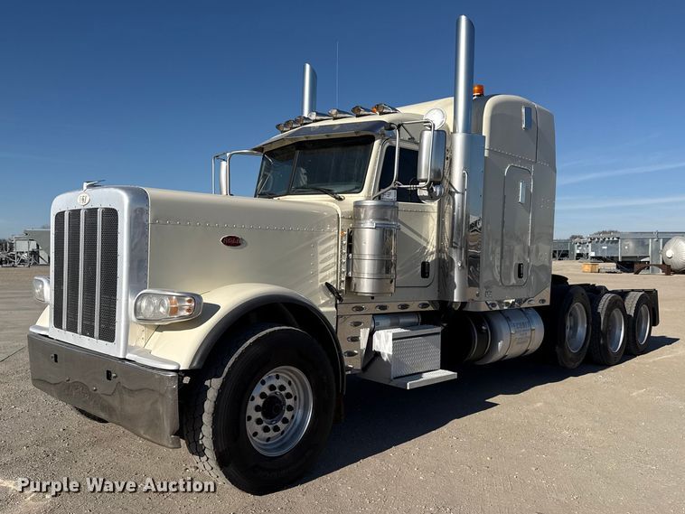 image for item DQ4339 2019 Peterbilt 389 semi truck