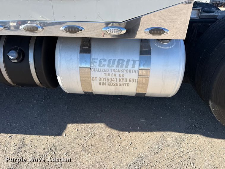 image for item DQ4339 2019 Peterbilt 389 semi truck