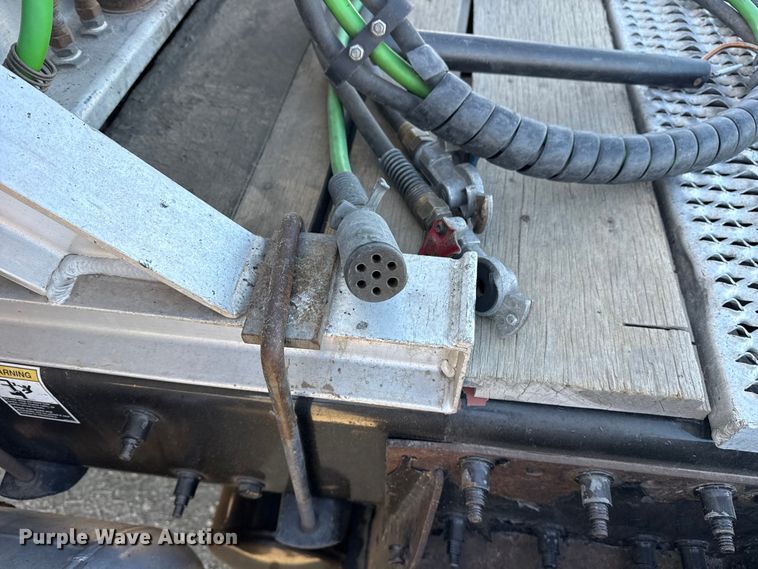 image for item DQ4339 2019 Peterbilt 389 semi truck