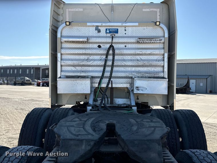 image for item DQ4339 2019 Peterbilt 389 semi truck