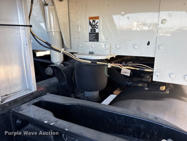 image for item DQ4339 2019 Peterbilt 389 semi truck