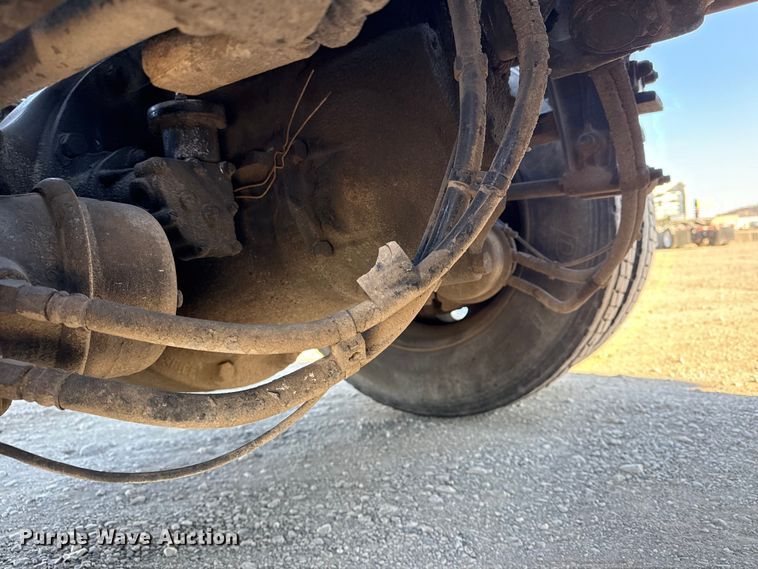 image for item DQ4339 2019 Peterbilt 389 semi truck