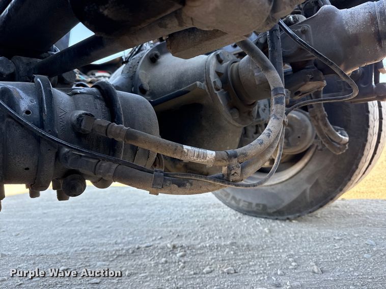 image for item DQ4339 2019 Peterbilt 389 semi truck