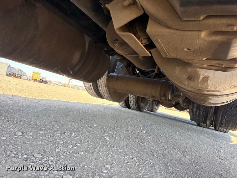 image for item DQ4339 2019 Peterbilt 389 semi truck