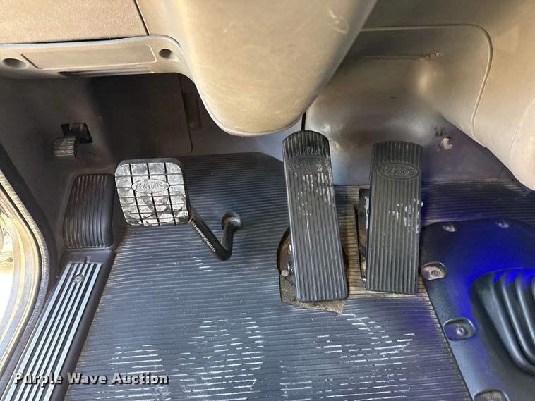 image for item DQ4339 2019 Peterbilt 389 semi truck