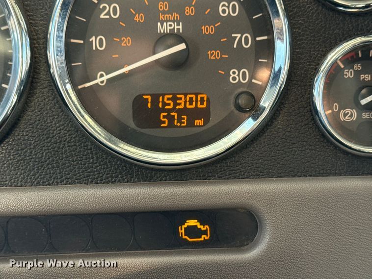 image for item DQ4339 2019 Peterbilt 389 semi truck