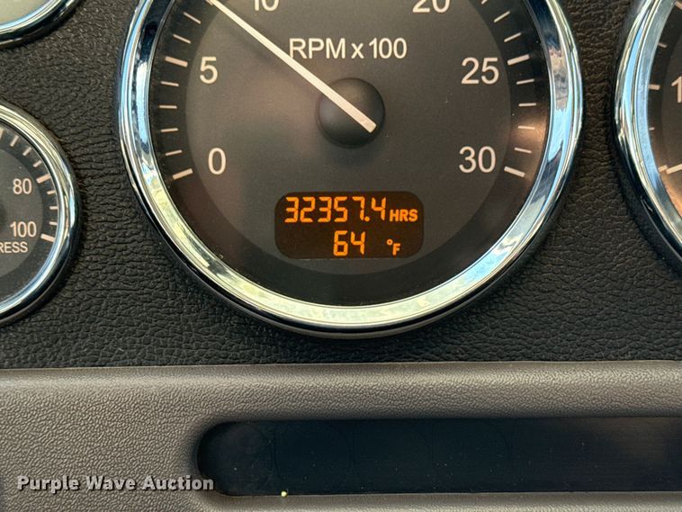 image for item DQ4339 2019 Peterbilt 389 semi truck