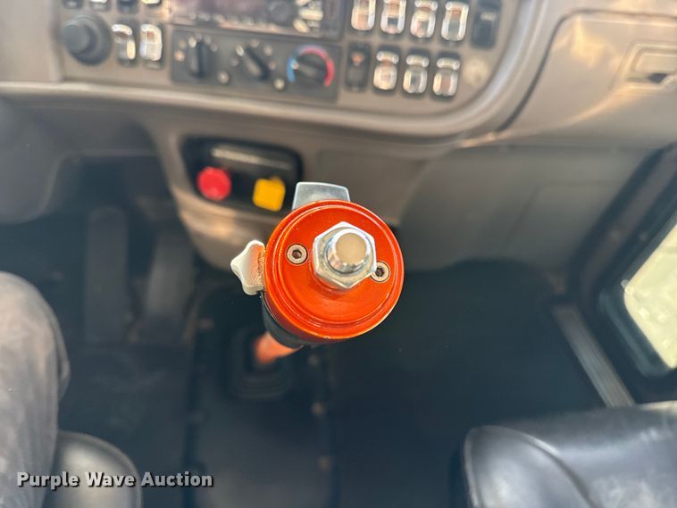 image for item DQ4339 2019 Peterbilt 389 semi truck