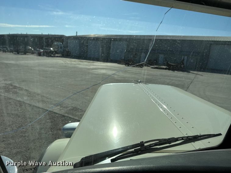 image for item DQ4339 2019 Peterbilt 389 semi truck