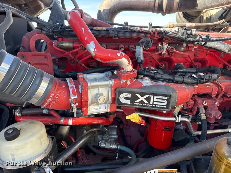 image for item DQ4339 2019 Peterbilt 389 semi truck