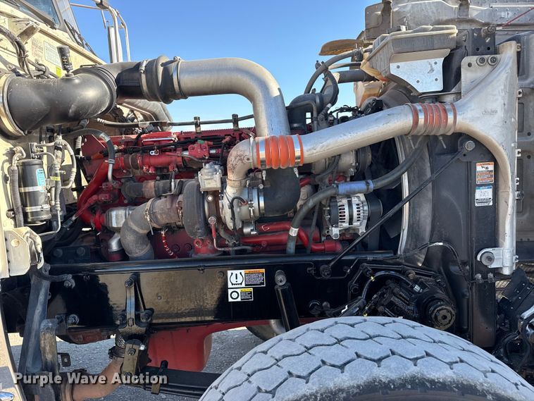 image for item DQ4339 2019 Peterbilt 389 semi truck