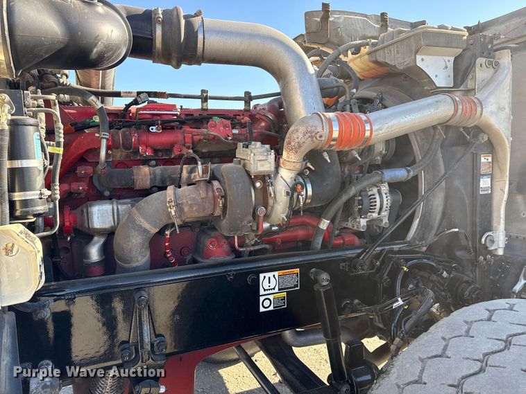 image for item DQ4339 2019 Peterbilt 389 semi truck