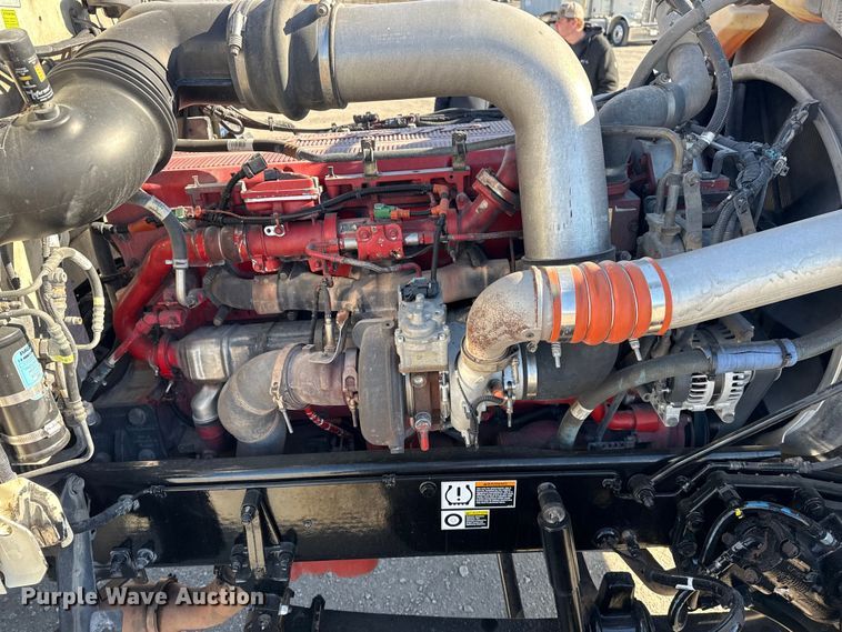 image for item DQ4339 2019 Peterbilt 389 semi truck