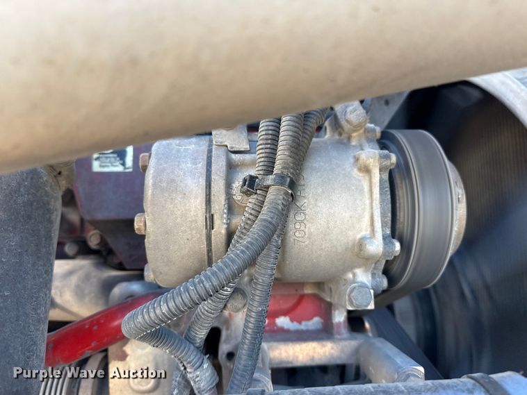 image for item DQ4339 2019 Peterbilt 389 semi truck