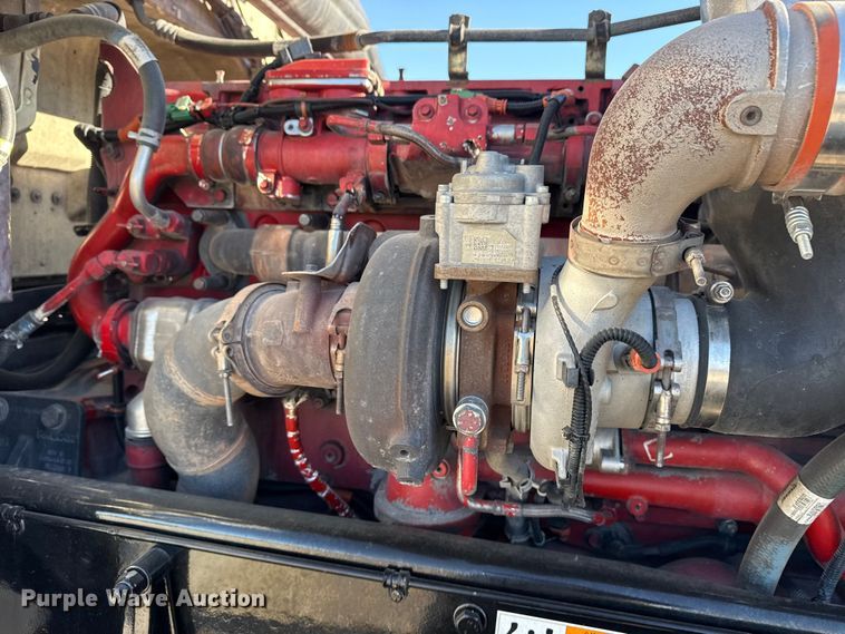 image for item DQ4339 2019 Peterbilt 389 semi truck