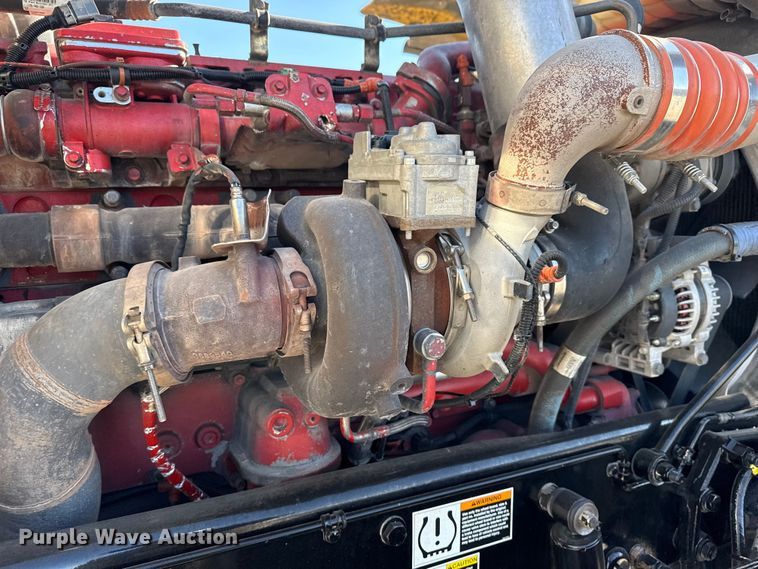 image for item DQ4339 2019 Peterbilt 389 semi truck