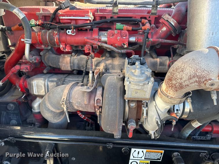 image for item DQ4339 2019 Peterbilt 389 semi truck