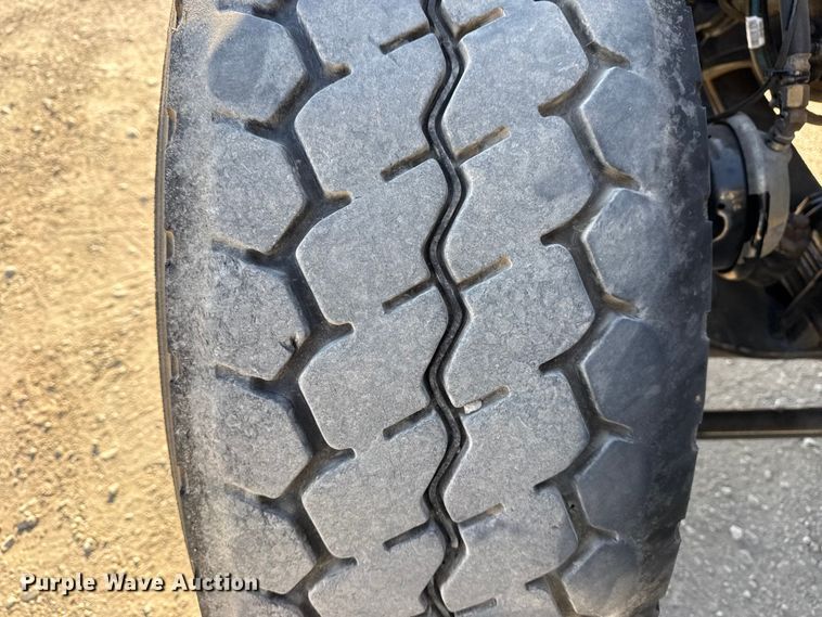 image for item DQ4339 2019 Peterbilt 389 semi truck