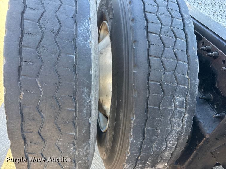 image for item DQ4339 2019 Peterbilt 389 semi truck