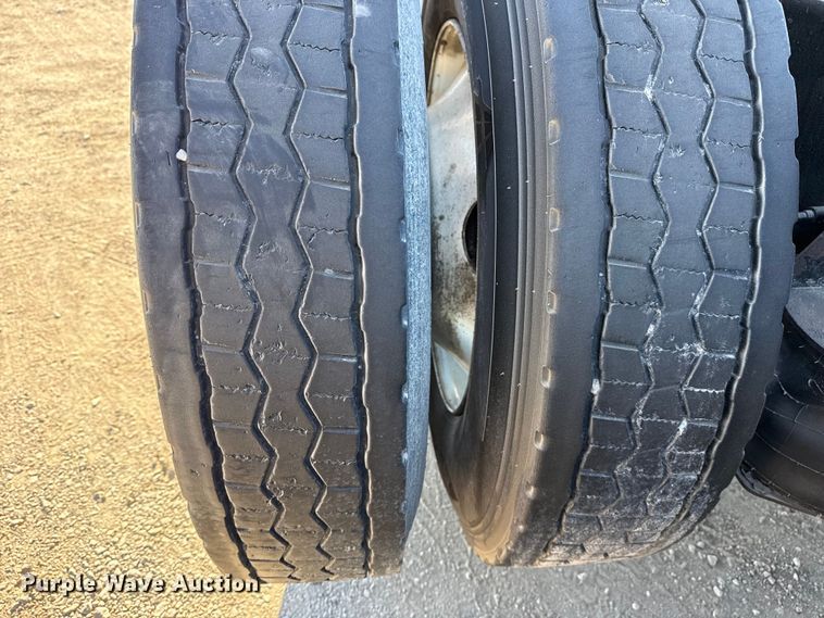 image for item DQ4339 2019 Peterbilt 389 semi truck