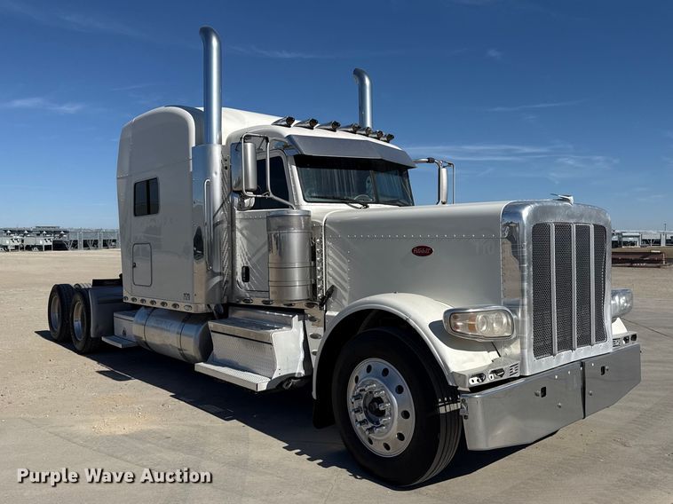 image for item DQ4340 2018 Peterbilt 389 semi truck